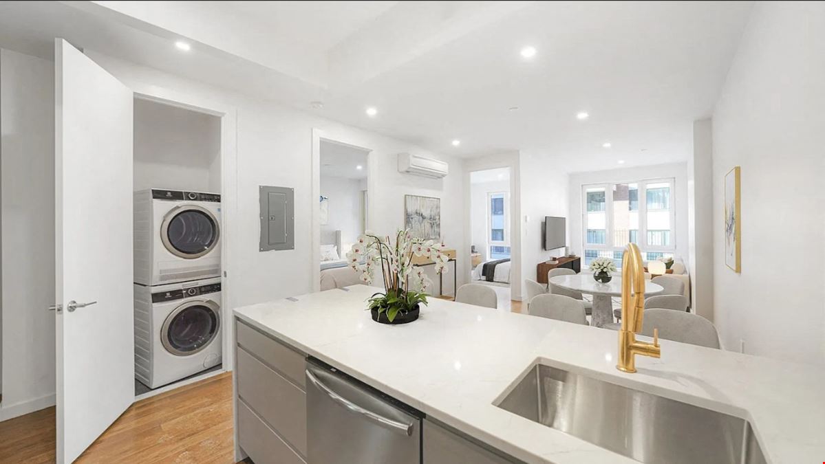 138-25 Barclay Ave