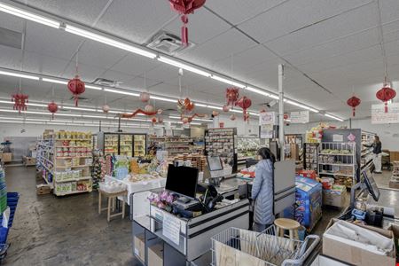 Hoa Viet Market
