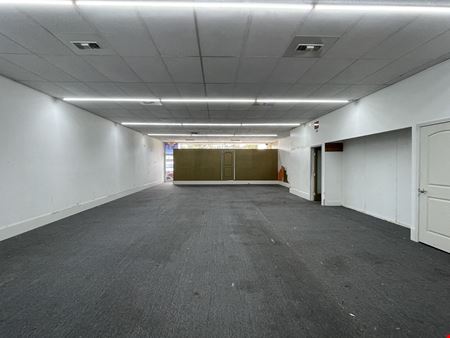 Retail or Industrial Showroom For Lease