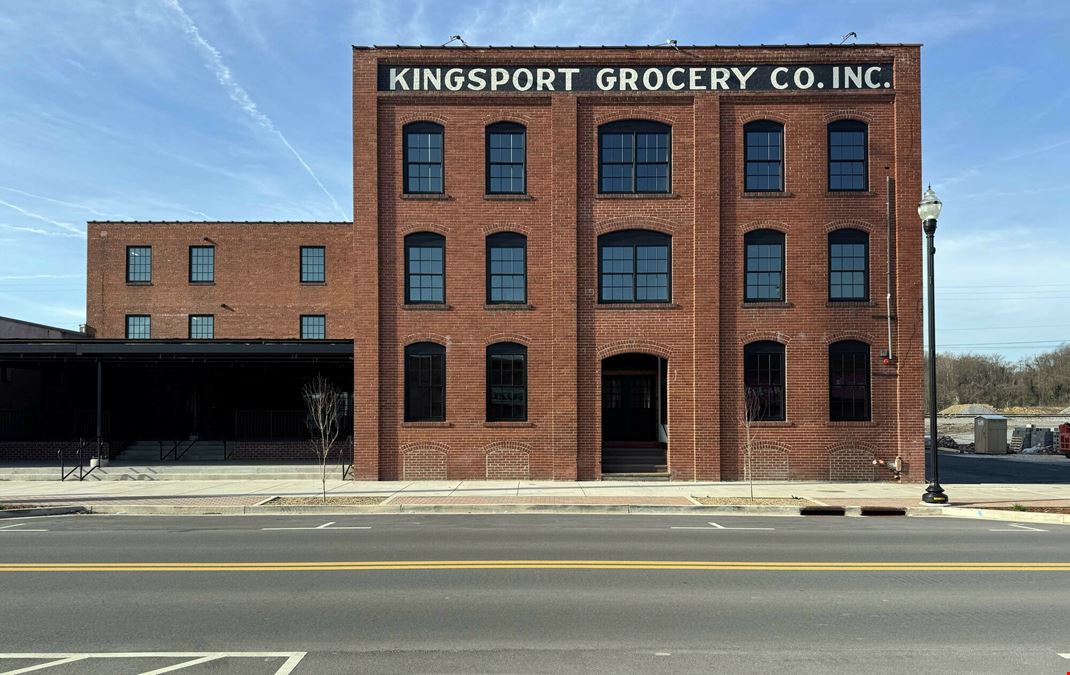 453 E Main St