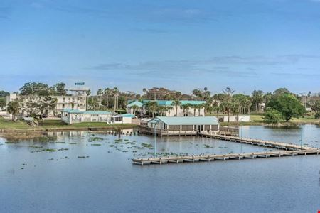 Restaurant/Bar - Days Inn & Suites by Wyndham Lake Okeechobee