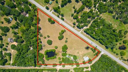 Commercial space at Corner Lot on FM 1097 in Willis