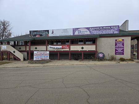 Commercial space at 514 Summit Ave in Detroit Lakes