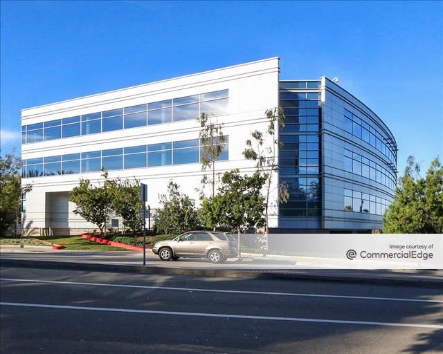800 Corporate Pointe