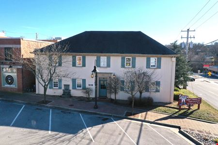 3,092 SF Office / Residential Building For Sale or Lease in Downtown Ozark Square