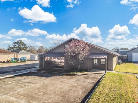 Office space for Sale at Former Medical Office Building with Ample Parking in Baton Rouge