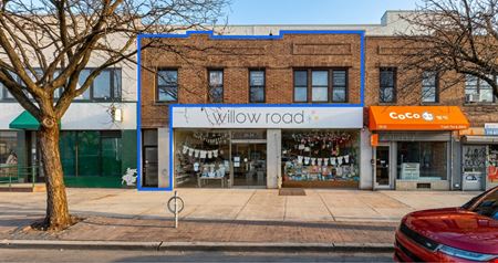 1,100 SF | 29-28 Ditmars Boulevard | Second Floor Retail Space W/ Significant Branding Opportunity & Signage Visibility for Lease