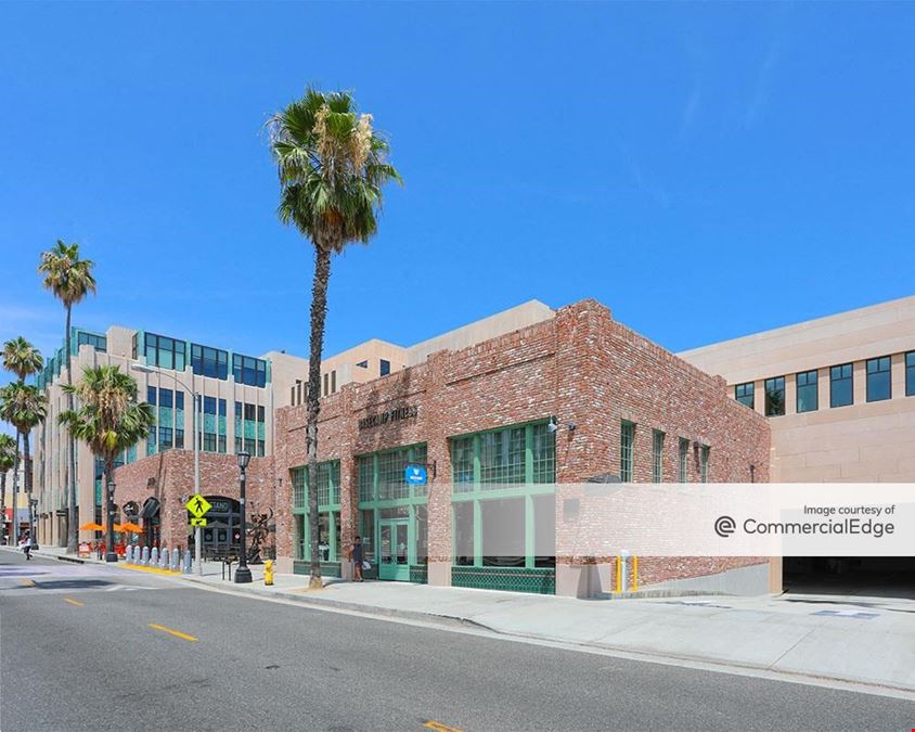 Playhouse Plaza