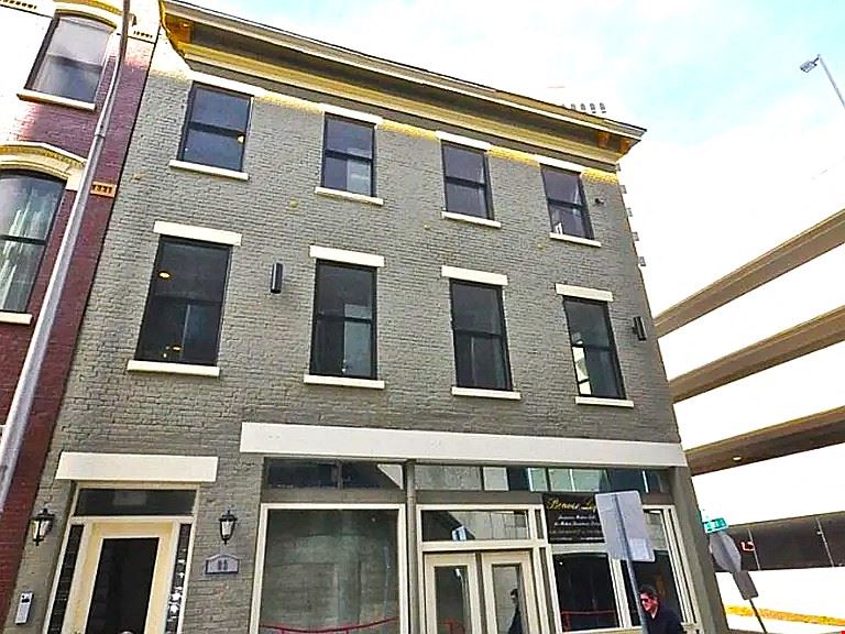 83 Beaver St