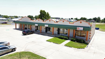 Retail space for Rent at James Town Square in Moore