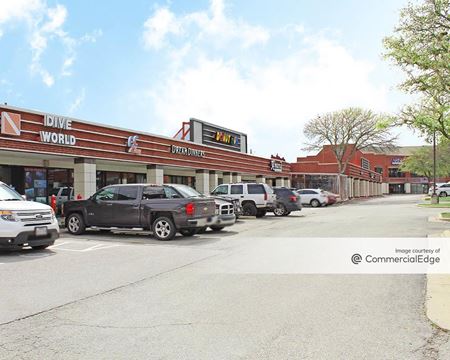 Retail space for Rent at Lake Creek Square in Austin