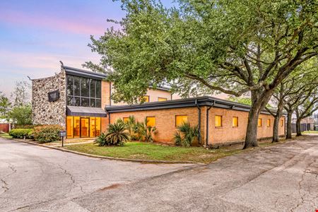 Office space for Rent at 9941 Rowlett Rd in Houston