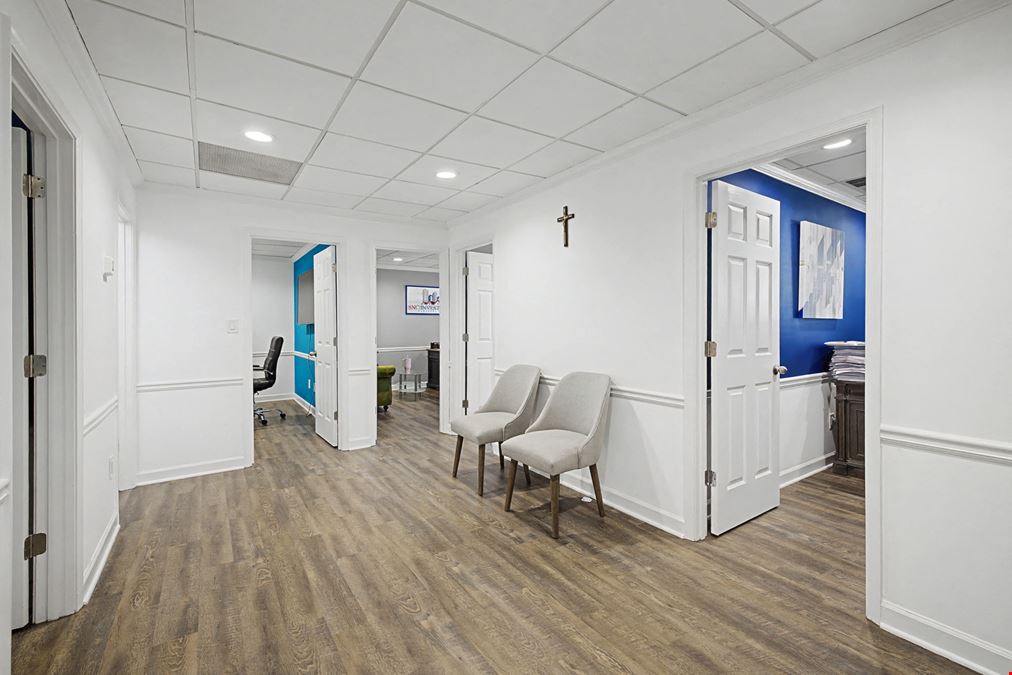 Modern Second-Floor Office Suite in Roswell