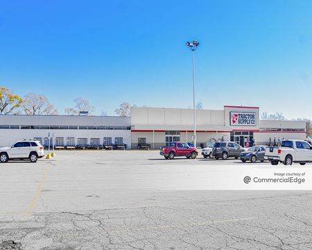 Commercial space at 1448-1450 North Eaton Street in Albion