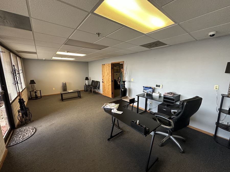 ±3,110 SF Flex Space - 3054 E Elm