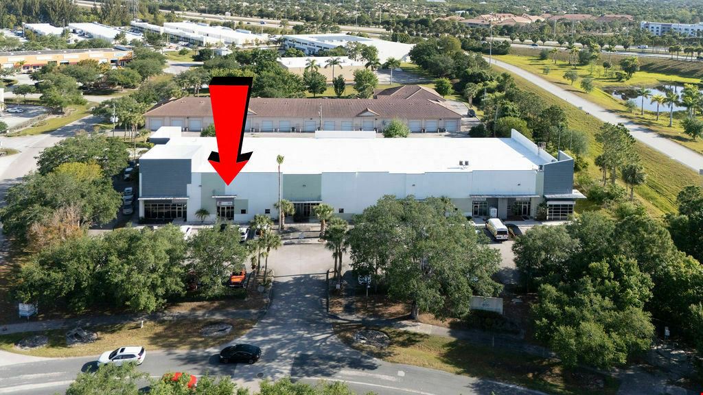 1,000 SQFT of FLEXIBLE space Current Buildout is Showroom with Office.