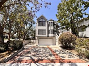 1033 La Cadena Avenue