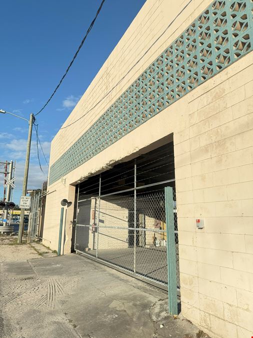 8911 N 12th St- Industrial warehouse and storage