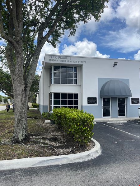 Office space for Rent at High-Visibility End-Cap Office in Miami