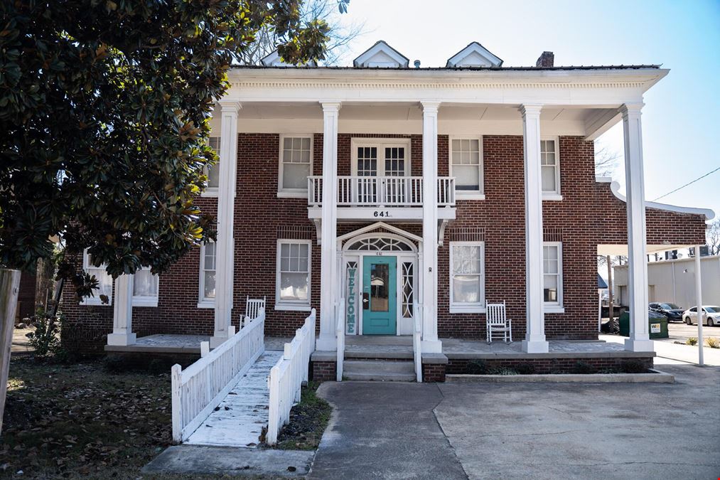 641 W Main St