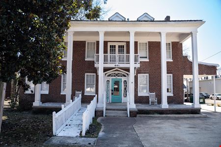 641 W Main St