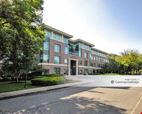 Somerset Square - 95 Glastonbury Blvd