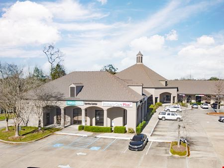 Carriage Crossing Shopping Center Suites for Lease off O’Neal