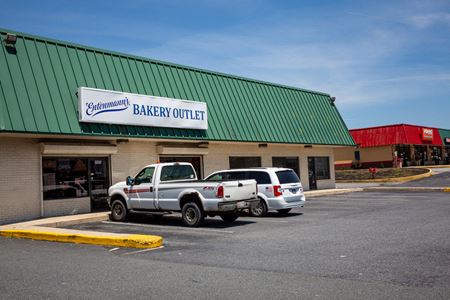 Retail space for Rent at Parkway Plaza in New Castle