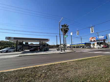 Himes and Columbus Retail - Hard Corner Lighted Intersection