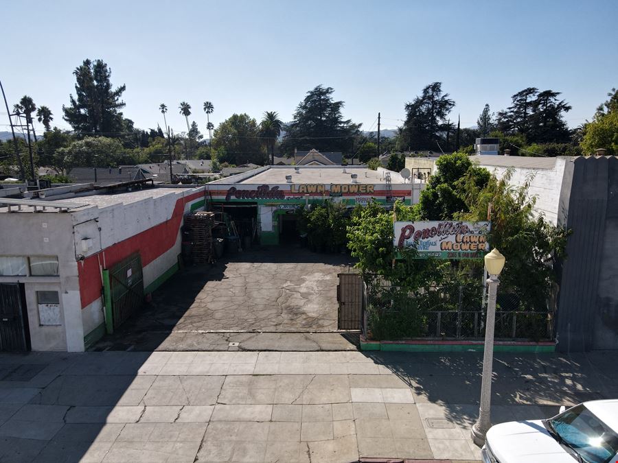 2065 N Fair Oaks Ave
