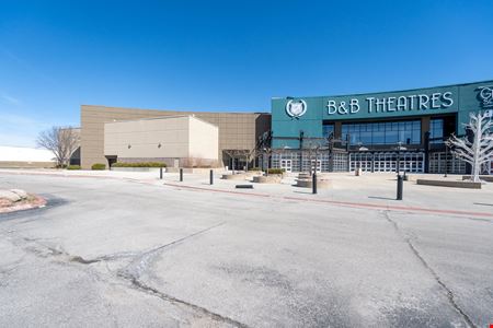 Retail space for Rent at For Sublease-North End of B & B in Omaha