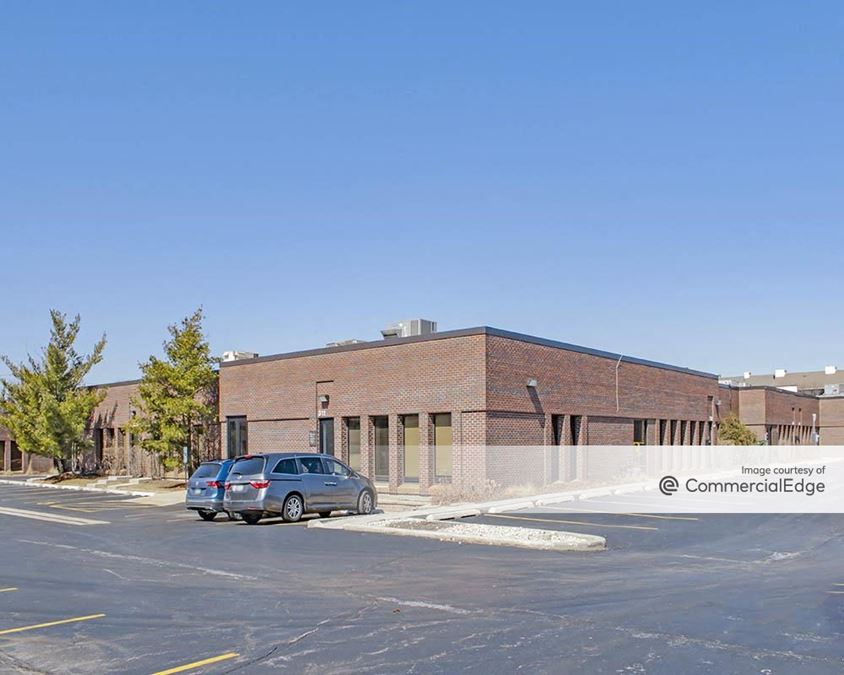 Oakmont Business Center 825 North Cass Avenue, Westmont, IL 60559