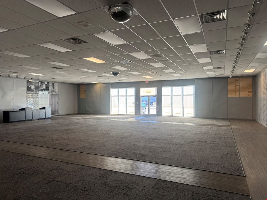 HIGH VISIBILITY RETAIL OPPORTUNITY