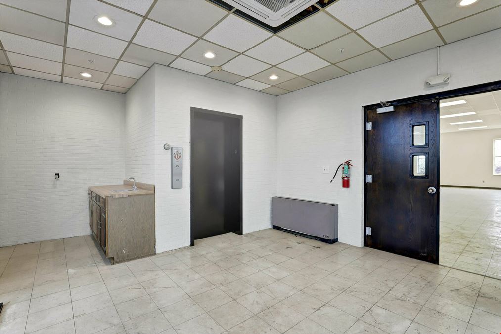 1124 N. Broadway St., Knoxville, TN 37917