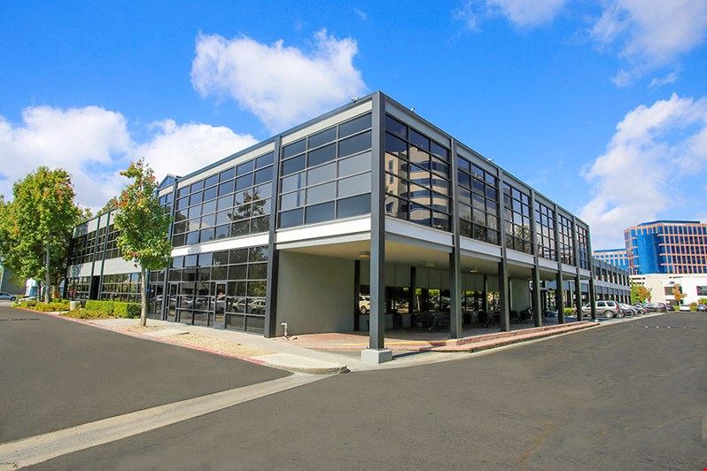 Premier Workspaces - AES - Irvine Airport Suites