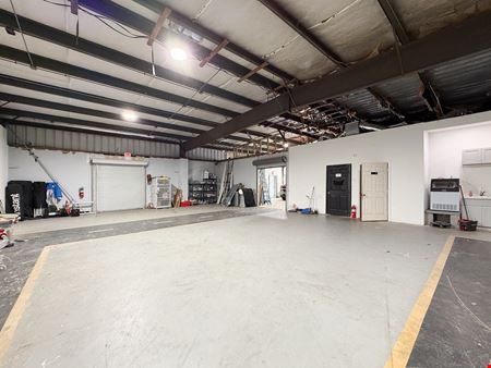 Retail Showroom / Warehouse with I-10 Visibility