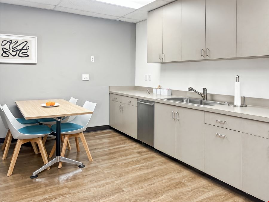 Regus - Fresno - 1690 W Shaw Ave