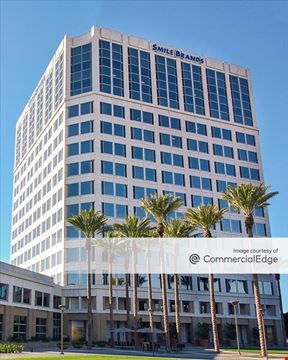100 Spectrum Center