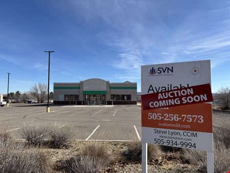 9,000+-sf retail showroom in Socorro