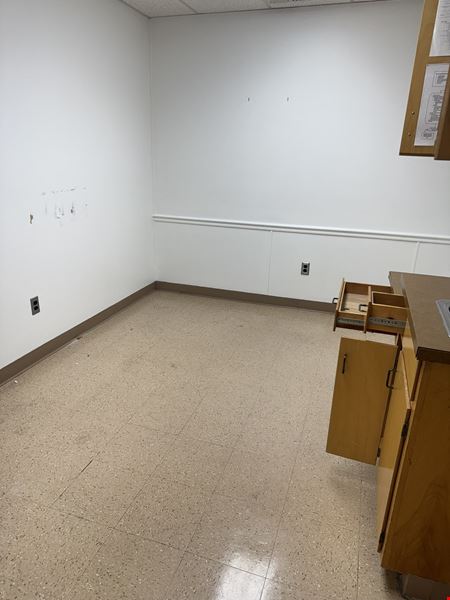 1421 Narrow Ln. Pkwy. - Subdividable Office
