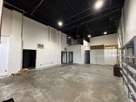 FOR SUBLEASE: 43,434 SF SHOWROOM & SERVICE BUILDING