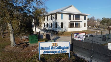 111 N Causeway Blvd