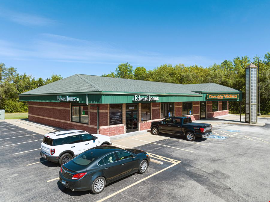 818 E. Meadowlark Rd., Derby, KS 67037