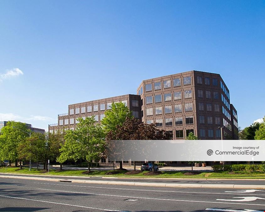 Fair Oaks Commerce Center