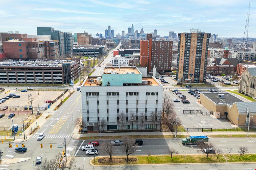 110 E Warren Ave