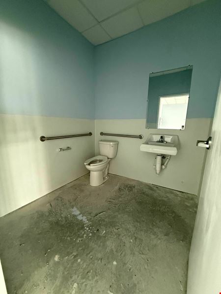 1523 Veterans Pkwy, Suite B