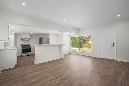 1228 S Dunsmuir Ave