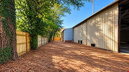 La Fuente Plaza - Outdoor Storage