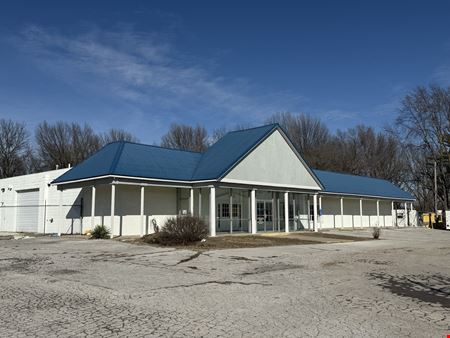 OFFICE WAREHOUSE WITH FENCED YARD