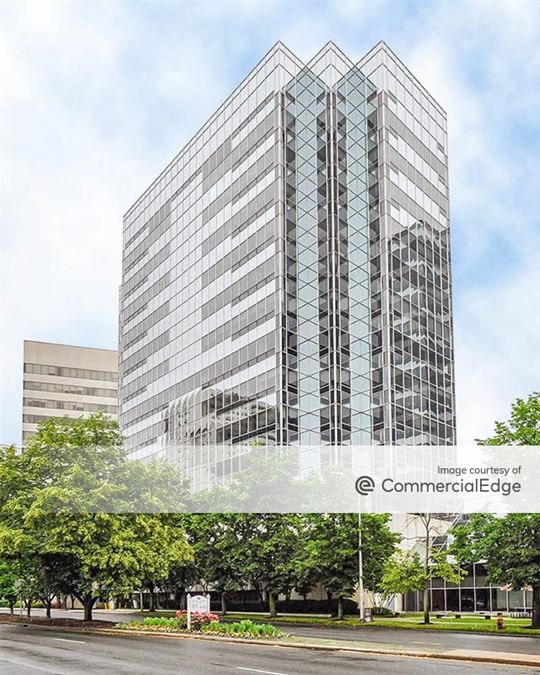2 Stamford Plaza